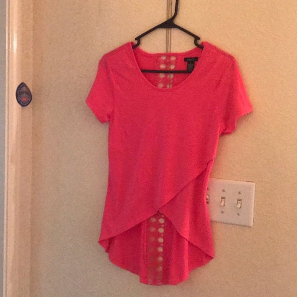 Awesome brand new sexy lace back Rue21 pink tee!! - Picture 1 of 7